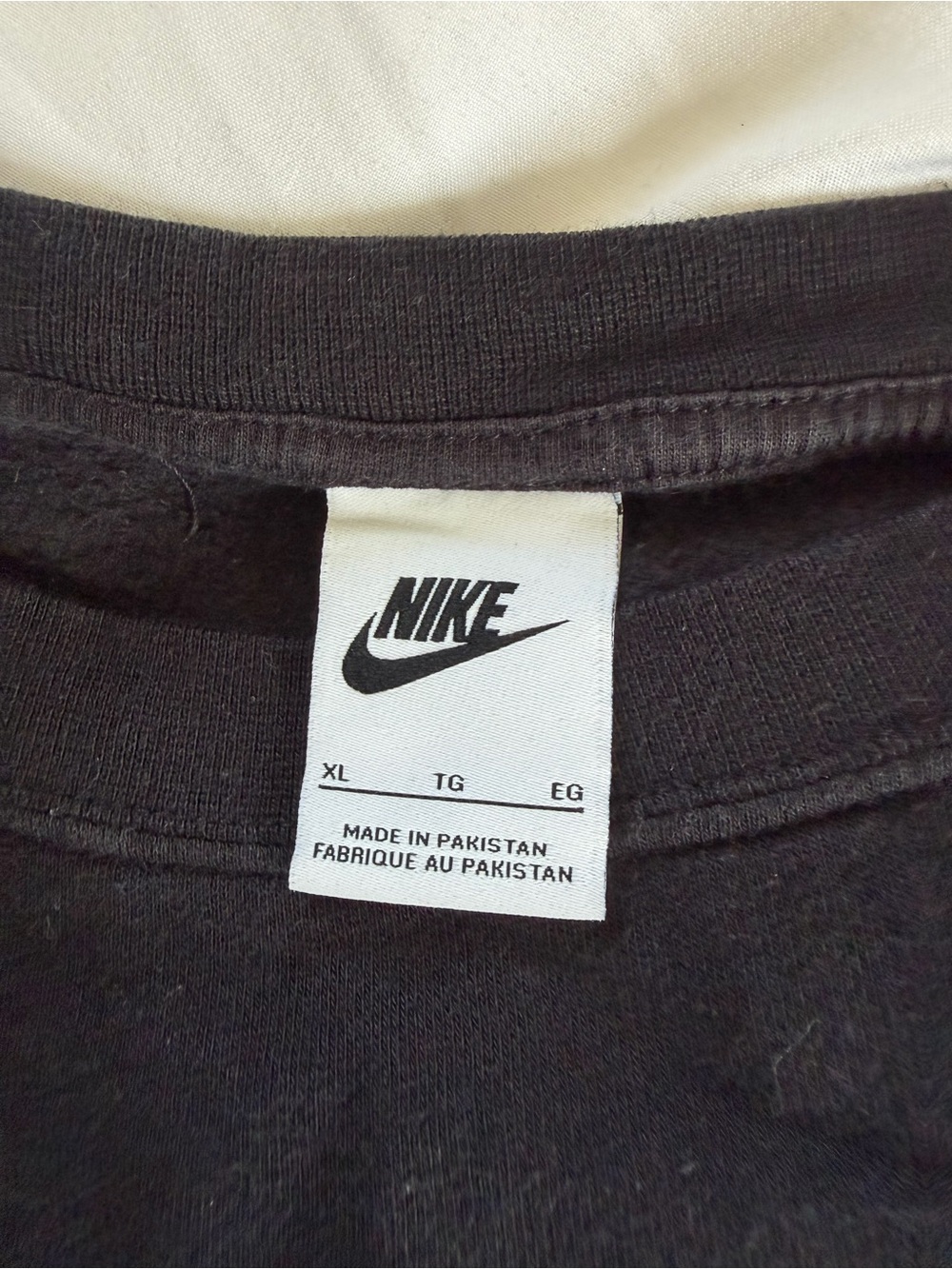 Nike Black T-Shirt with White Logo Tag - Picture 2 of 2